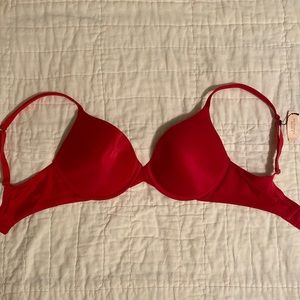 NWT Victoria’s Secret padded underwire bra 34D